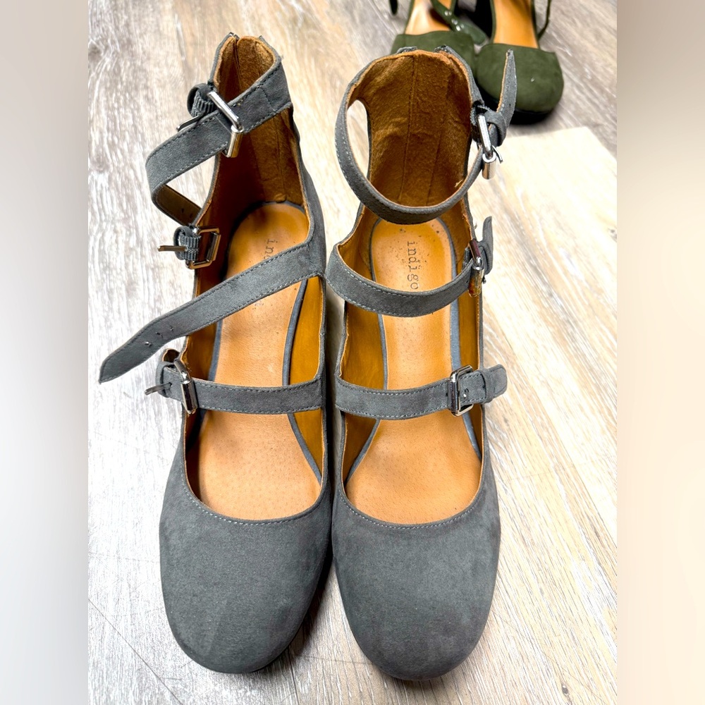 Indigo Rd. Buckle Close Suede Gray Tones Closed Toe Block Heel Size 8.5M